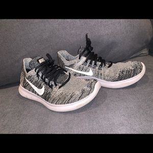 NIKE FLYKNIT SNEAKERS